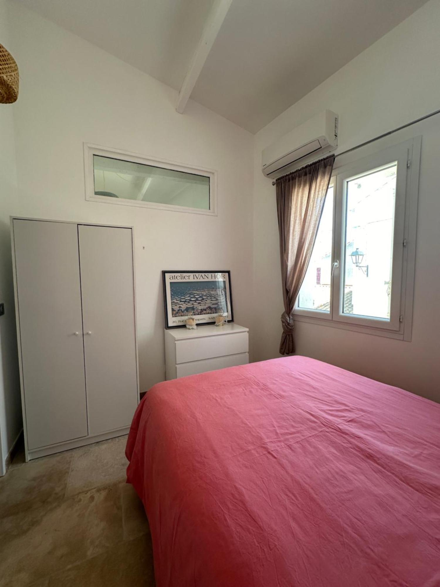 Appartement Avec Vue Sur L Eglise Des Saintes Exterior photo