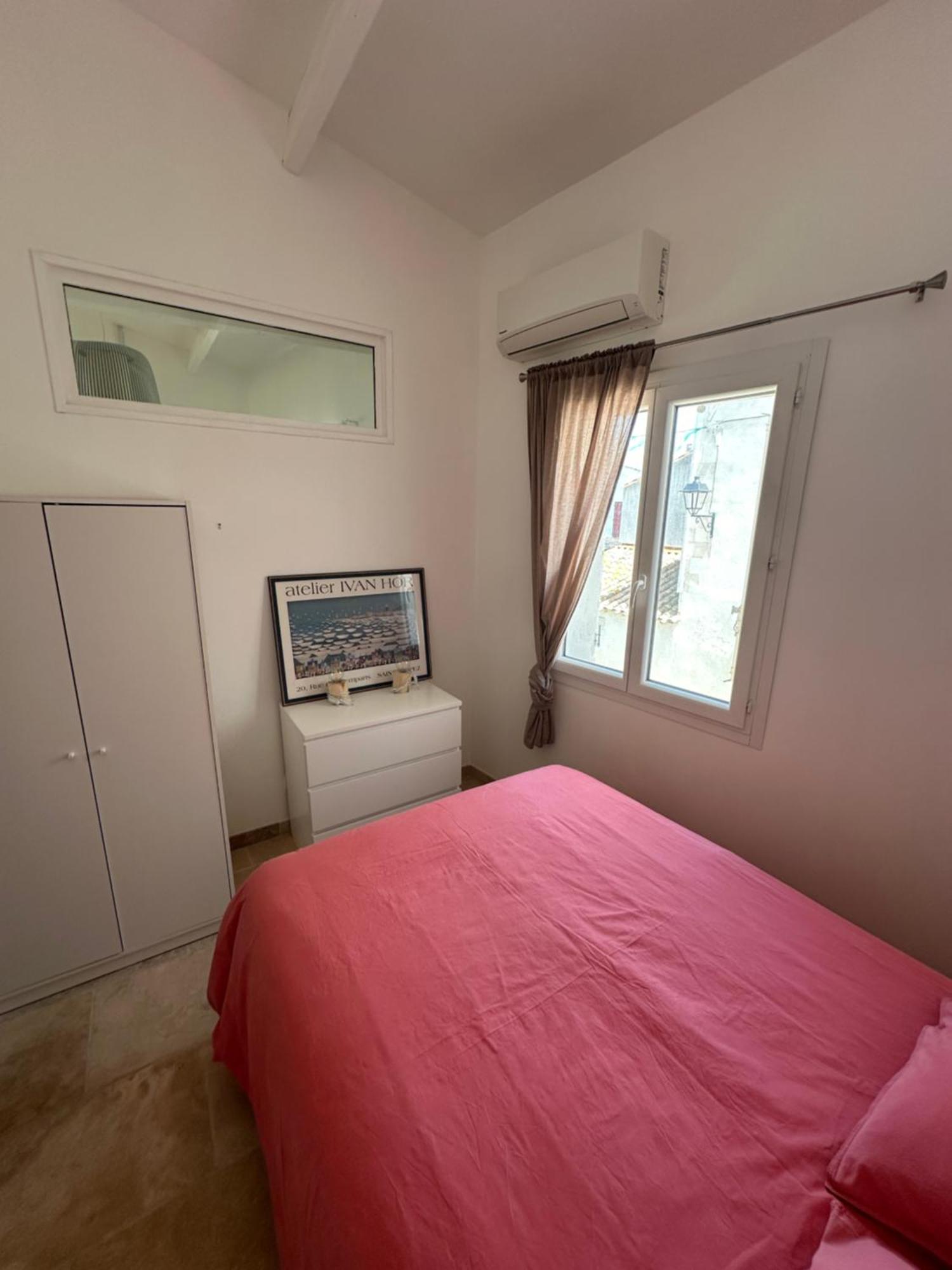 Appartement Avec Vue Sur L Eglise Des Saintes Exterior photo