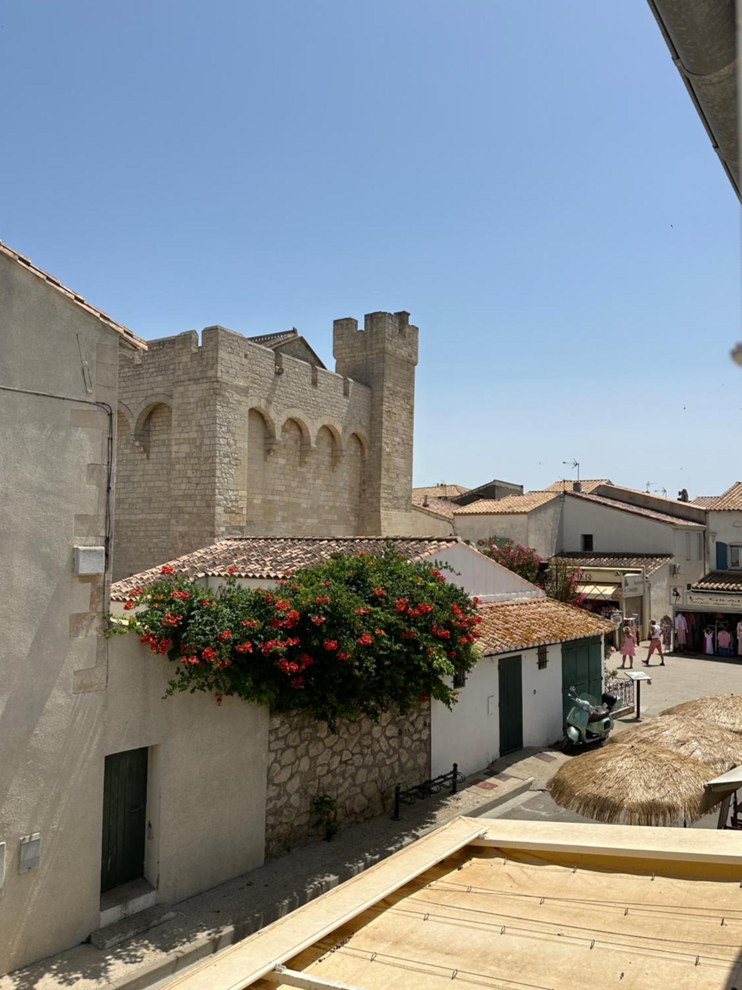 Appartement Avec Vue Sur L Eglise Des Saintes Exterior photo